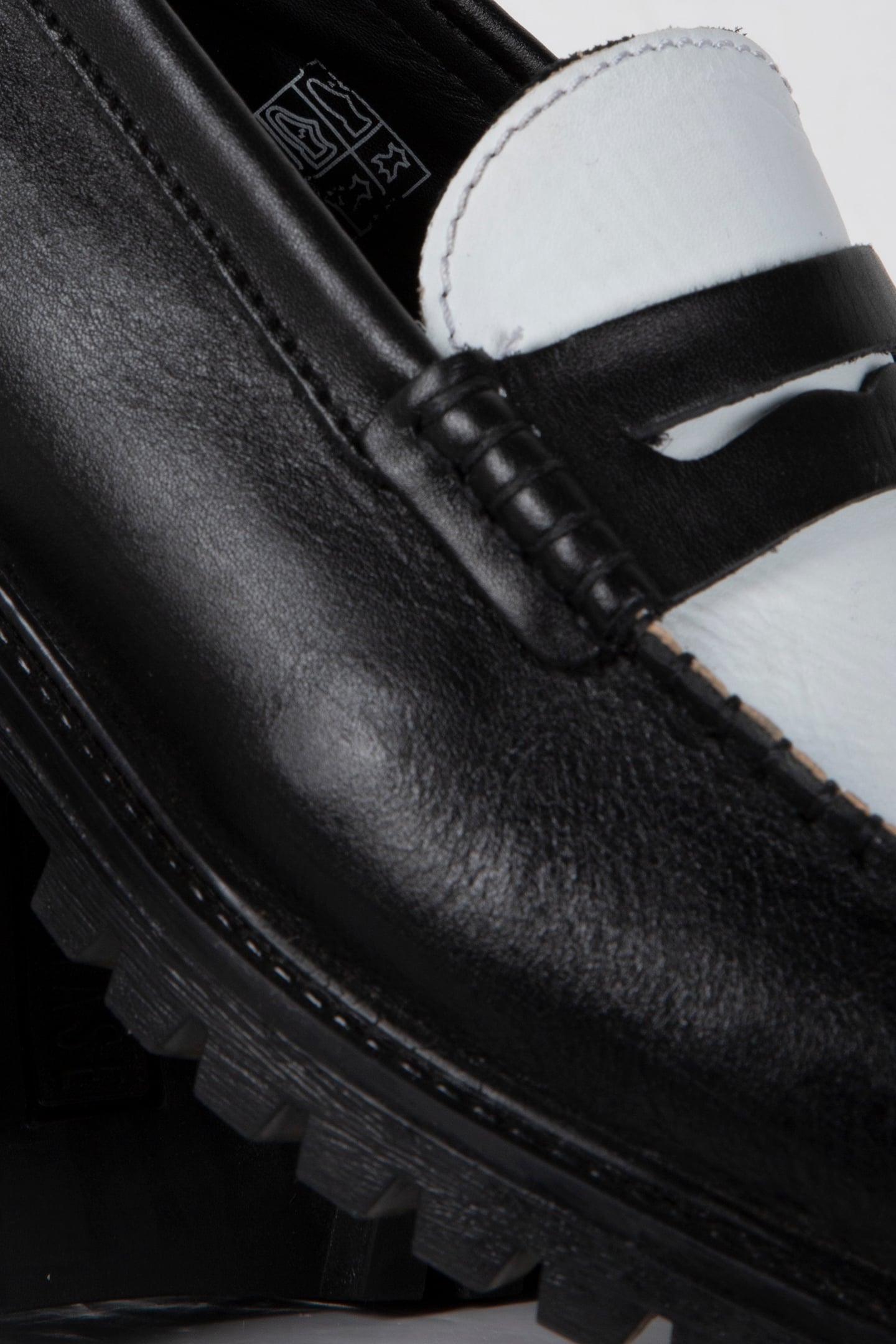 DECHASE – SANTI WHITE WAXY LOAFER 4