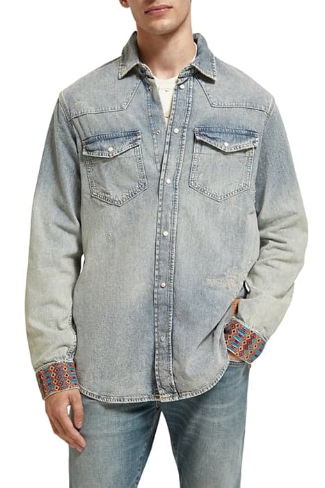 DENIM WESTERN SHIRT WITH DAMAGES AND EMBROIDERED CUFFS INDIG by Scotch & Soda