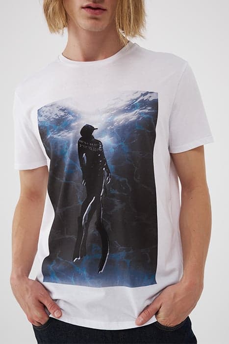 WHITE DIVER IMAGE DRY FAST T-SHIRT by IKKS