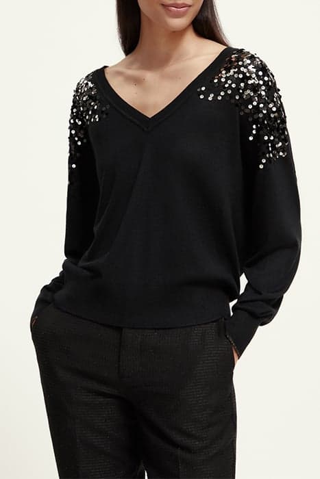 EMBELLISHED SHOULDER V-NECK PULLOVER BLACK by Scotch & Soda