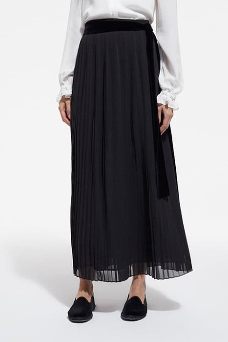 LONG PLEATED VELVET BELT SKIRT BLACK by The Kooples