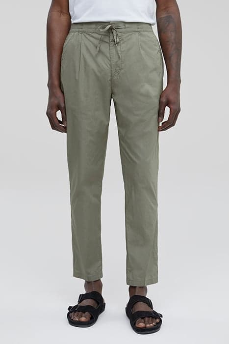 MEN VIGO TAPERED PANTS DRIED BASIL by Closed