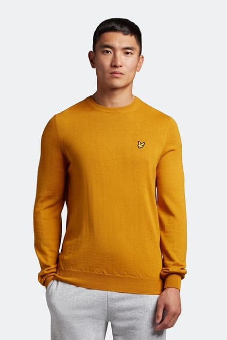 GOLF CREW NECK PULLOVER AMBER by Lyle & Scott