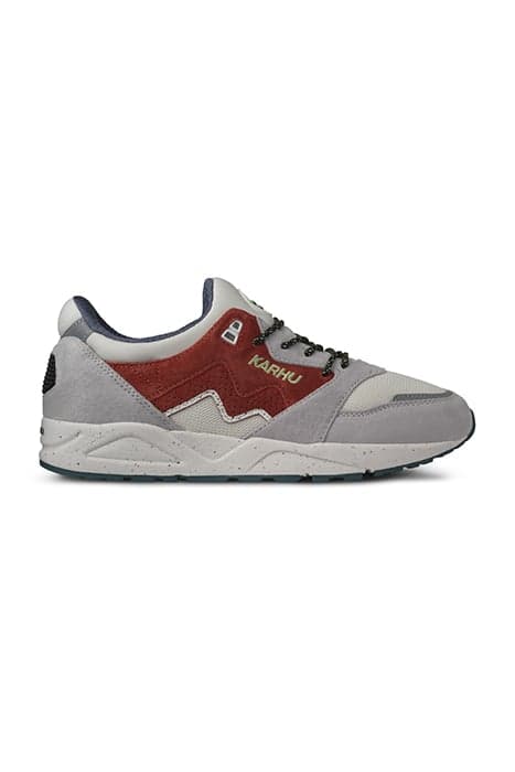 ARIA 95-DAWN BLUE/HOT SAUCE by Karhu