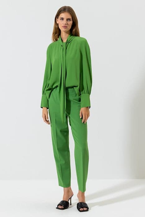 TAPERED-PANTS MIT BUNDDETAILS BOLD GREEN by Luisa Cerano