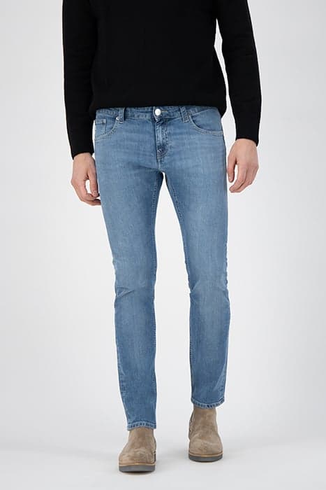 SLIM LASSEN FAN STONE by Mud Jeans