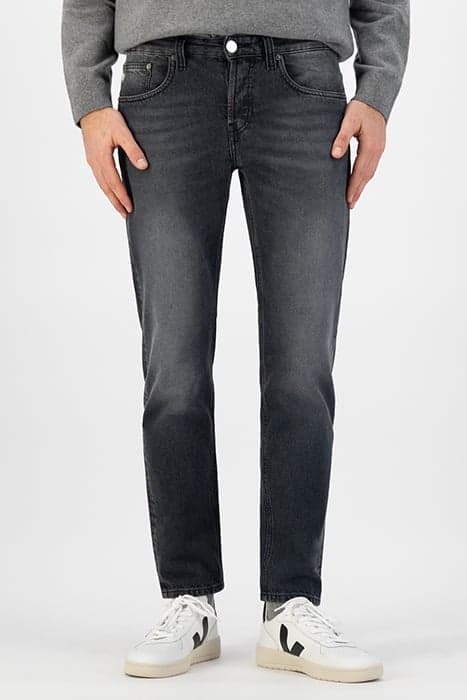 REGULAR DUNN WORN BLACK by Mud Jeans