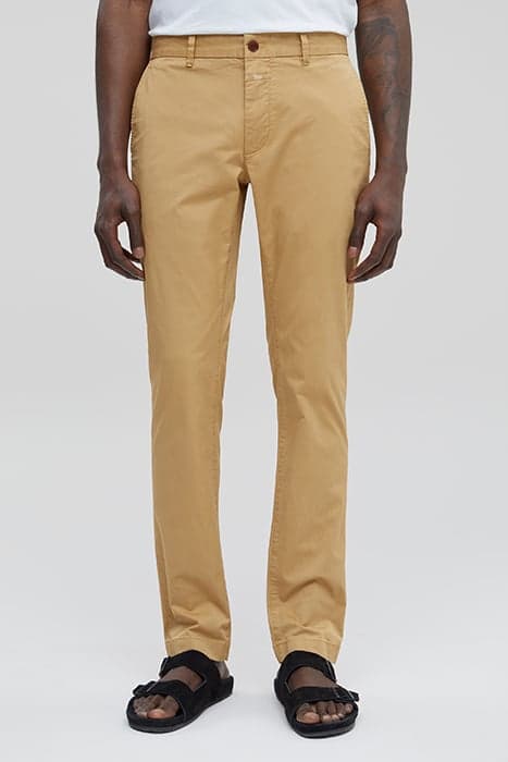 MEN CLIFTON SLIM PANTS HONEY MUSTARD by Closed