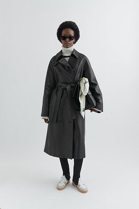 GLOBE LEATHER COAT BLACK by Axel Arigato