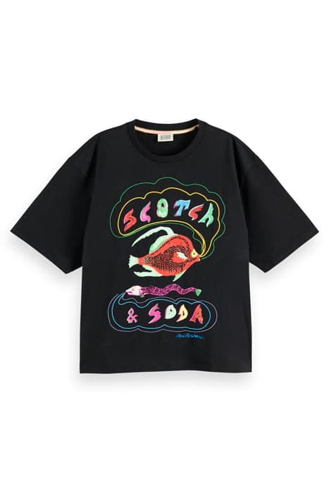 LOOSE FIT T-SHIRT WITH FRONT ARTWORK EVENING BLACK by Scotch & Soda