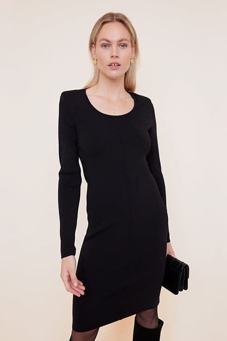 STRONG SHOULDER KNIT DRES BLACK by Vanilia