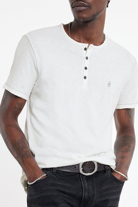 QUINCY SS SLUB HENLEY WITH PEACE SIGN EM WHITE by John Varvatos