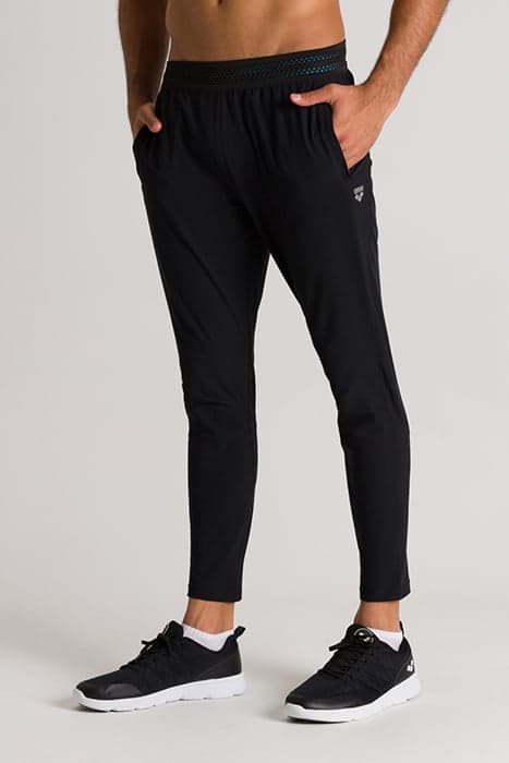 M WOVEN PANT BLACK-BLACK by Arena