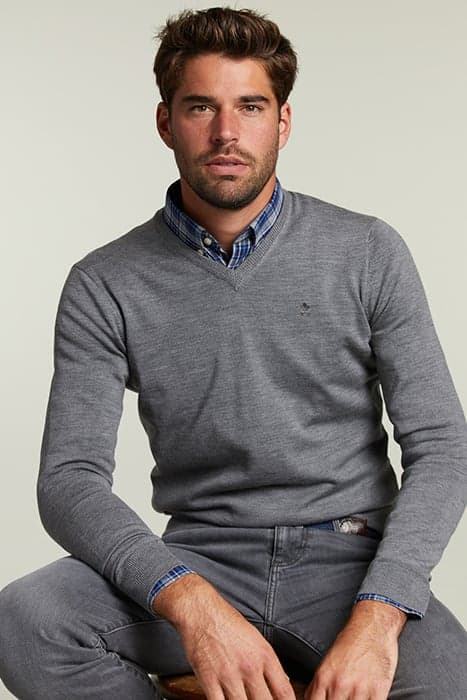 CUSTOM FIT MERINO V-NECK PULLOVER GRAPHITE MIX by River Woods