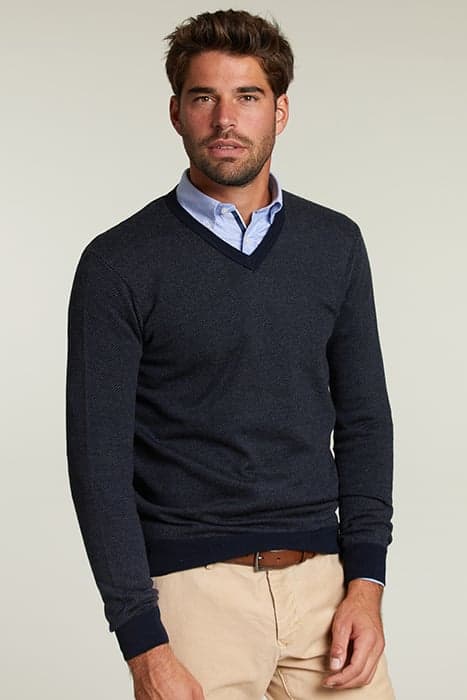 CUSTOM FIT MERINO V-NECK SWEATER NAVY MIX by River Woods