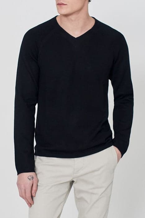 BLACK V-NECK JUMPER by IKKS